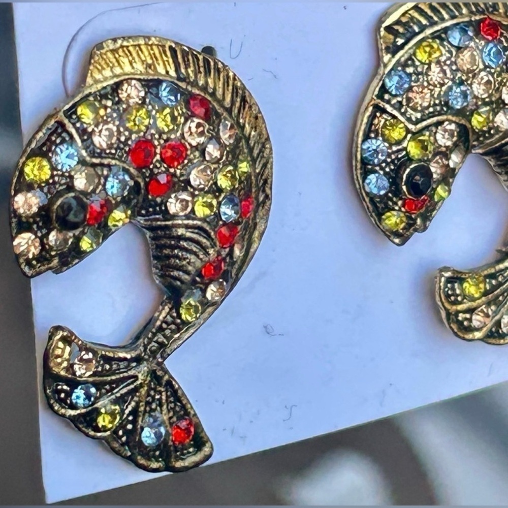 Vintage Fish Earrings Gold Tone Rhinestone Multicolor Statement Pierced Jewelry - Picture 3 of 4